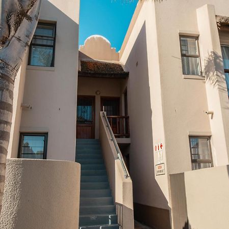 Broadway Self Catering Apartments Durbanville Buitenkant foto