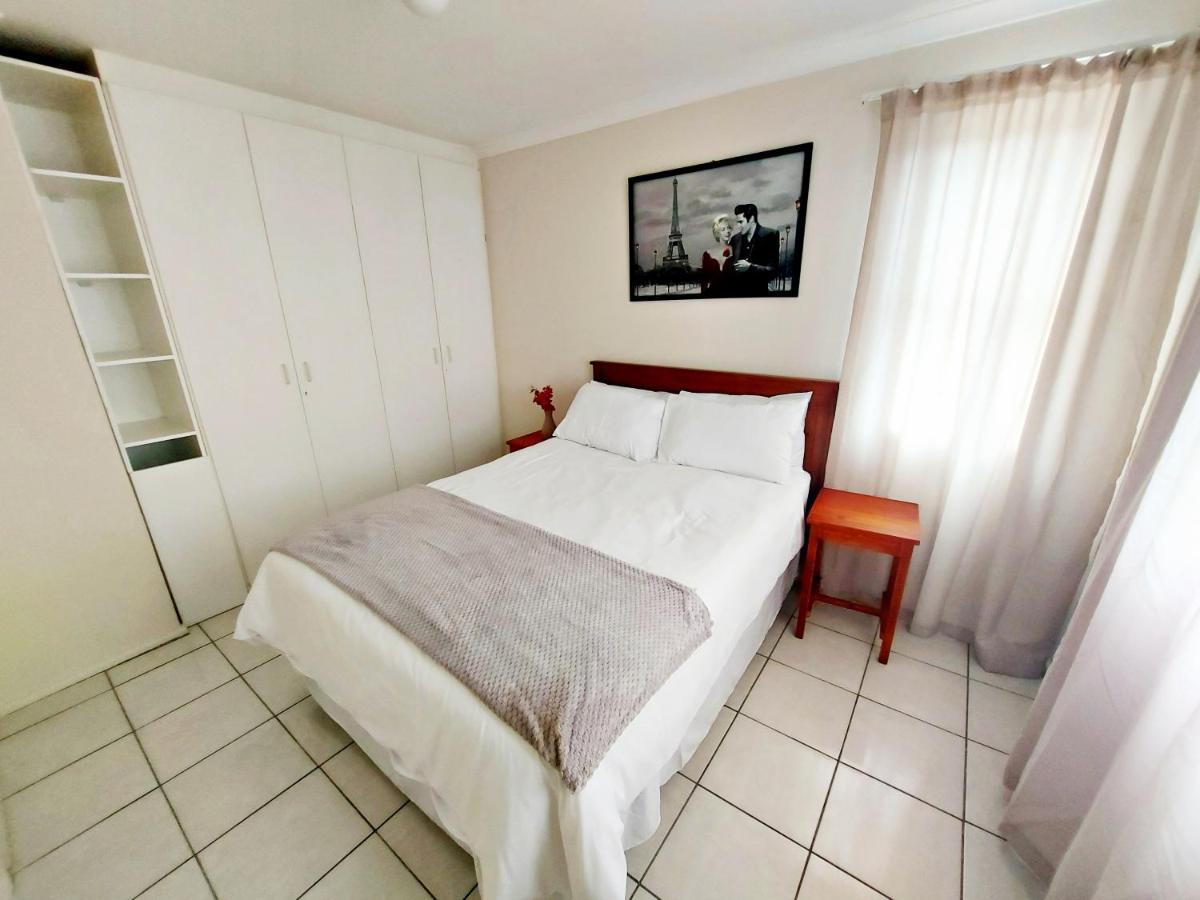 Broadway Self Catering Apartments Durbanville Buitenkant foto