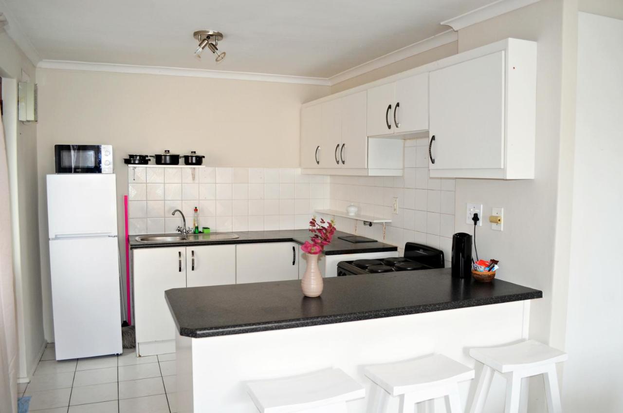 Broadway Self Catering Apartments Durbanville Buitenkant foto