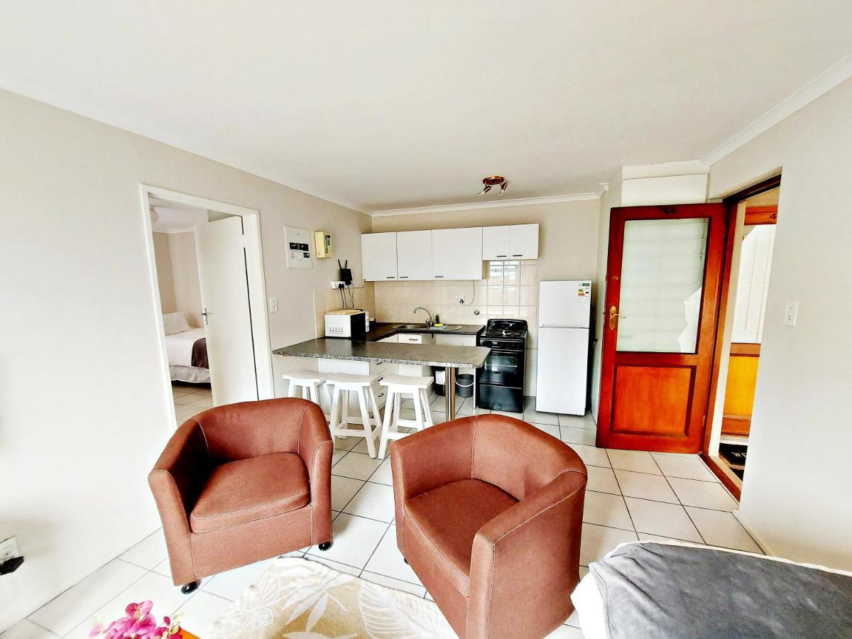 Broadway Self Catering Apartments Durbanville Buitenkant foto