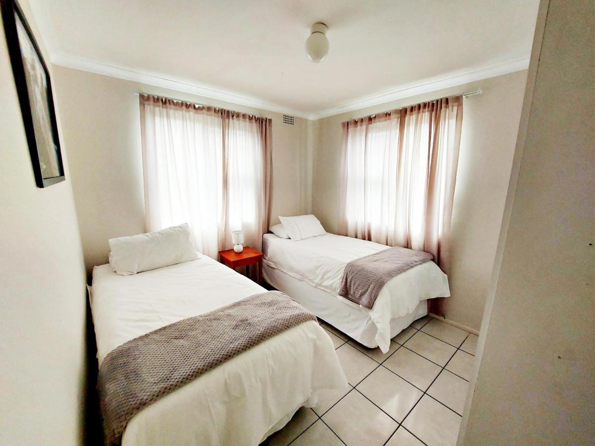 Broadway Self Catering Apartments Durbanville Buitenkant foto