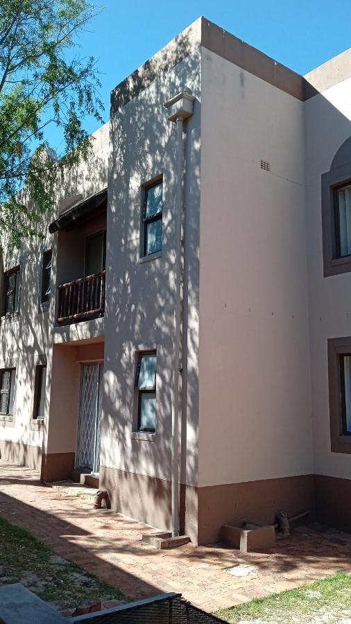 Broadway Self Catering Apartments Durbanville Buitenkant foto