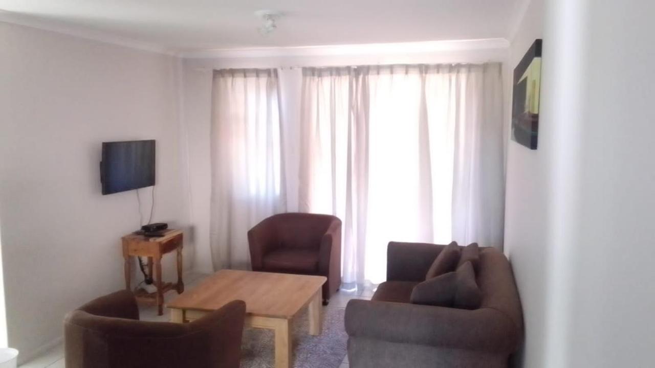 Broadway Self Catering Apartments Durbanville Buitenkant foto