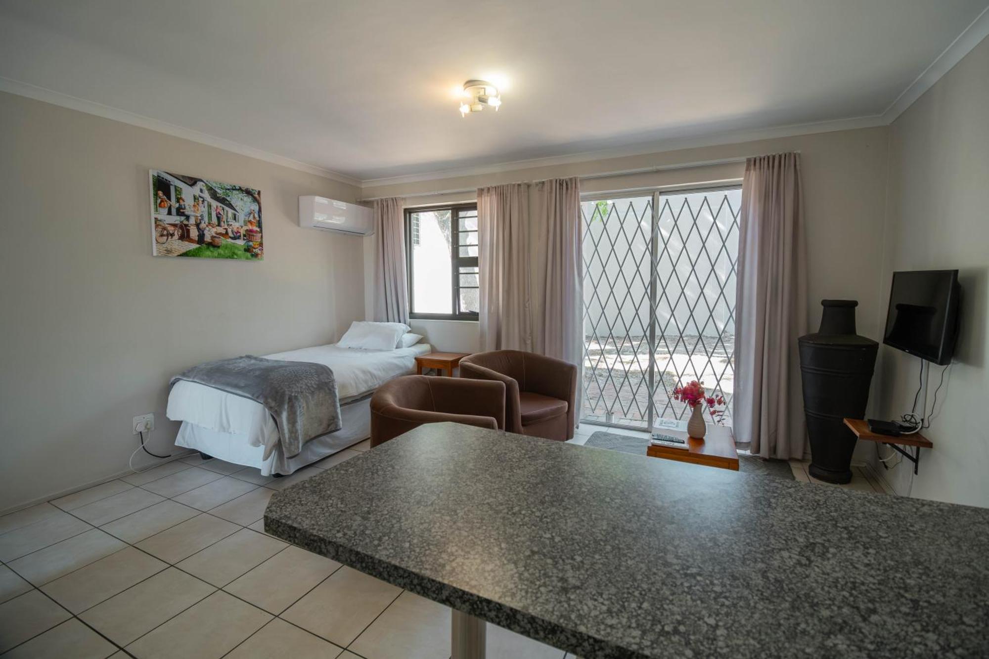 Broadway Self Catering Apartments Durbanville Buitenkant foto