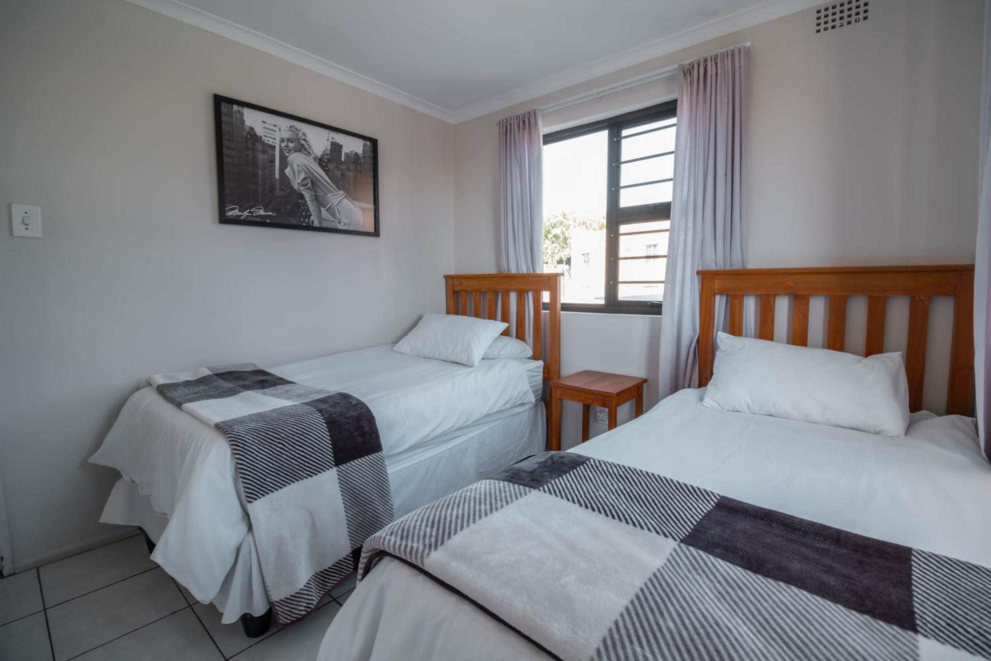 Broadway Self Catering Apartments Durbanville Buitenkant foto