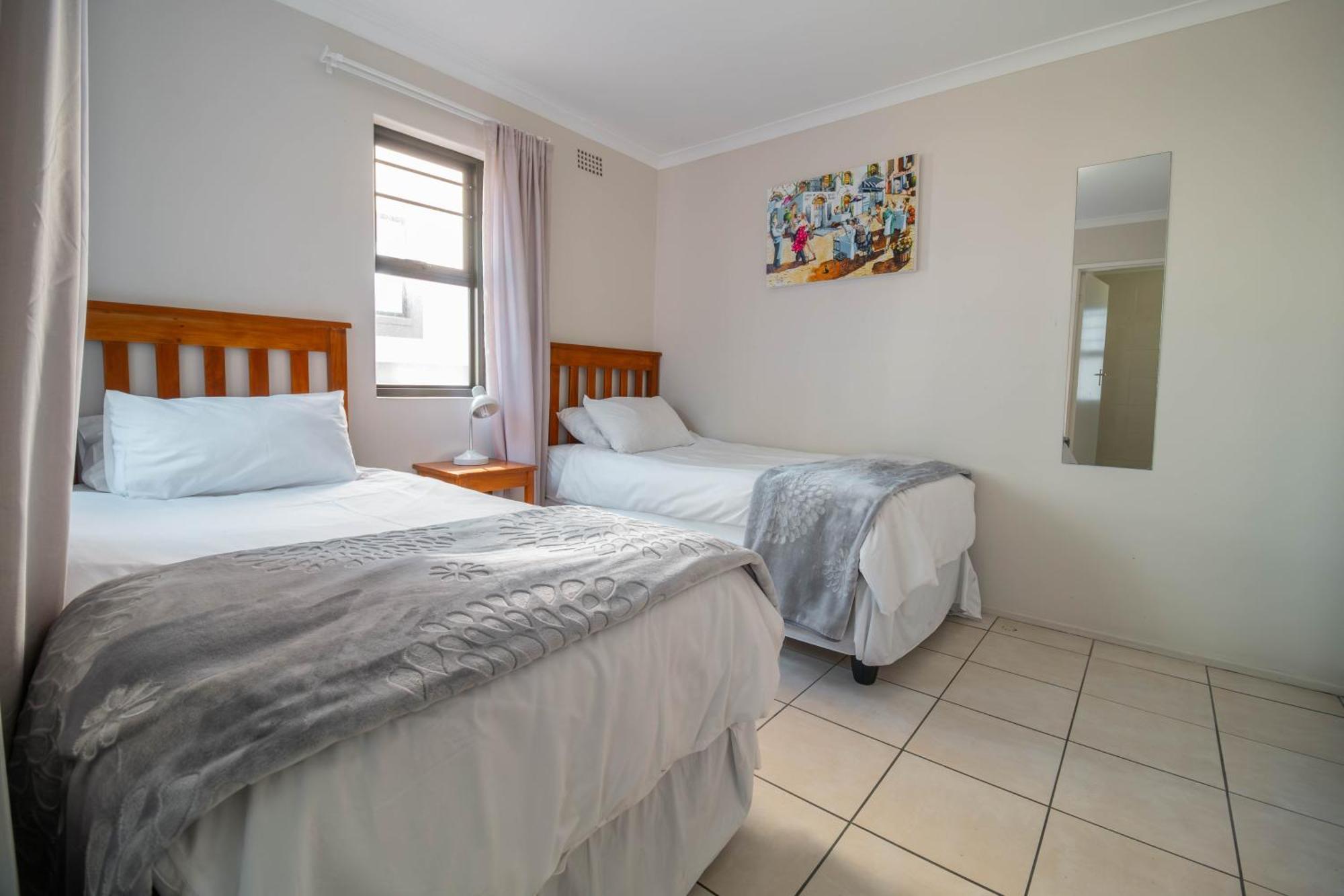 Broadway Self Catering Apartments Durbanville Buitenkant foto