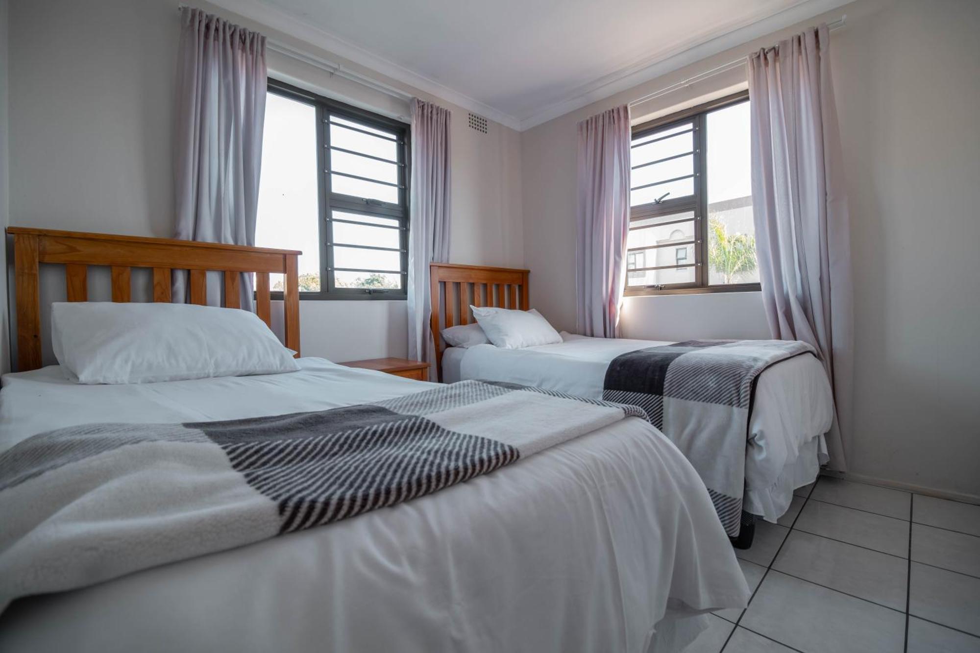 Broadway Self Catering Apartments Durbanville Buitenkant foto