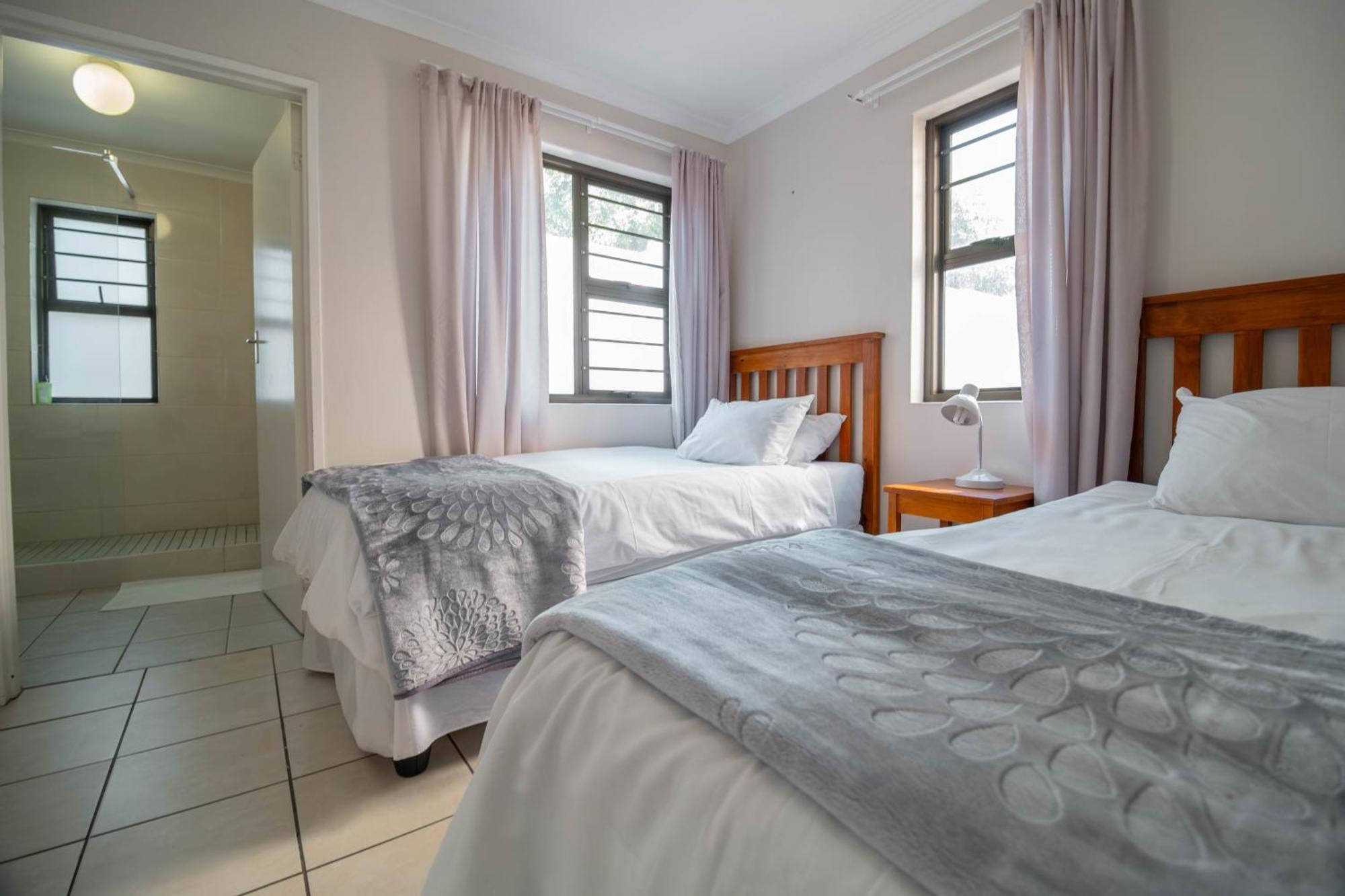 Broadway Self Catering Apartments Durbanville Buitenkant foto