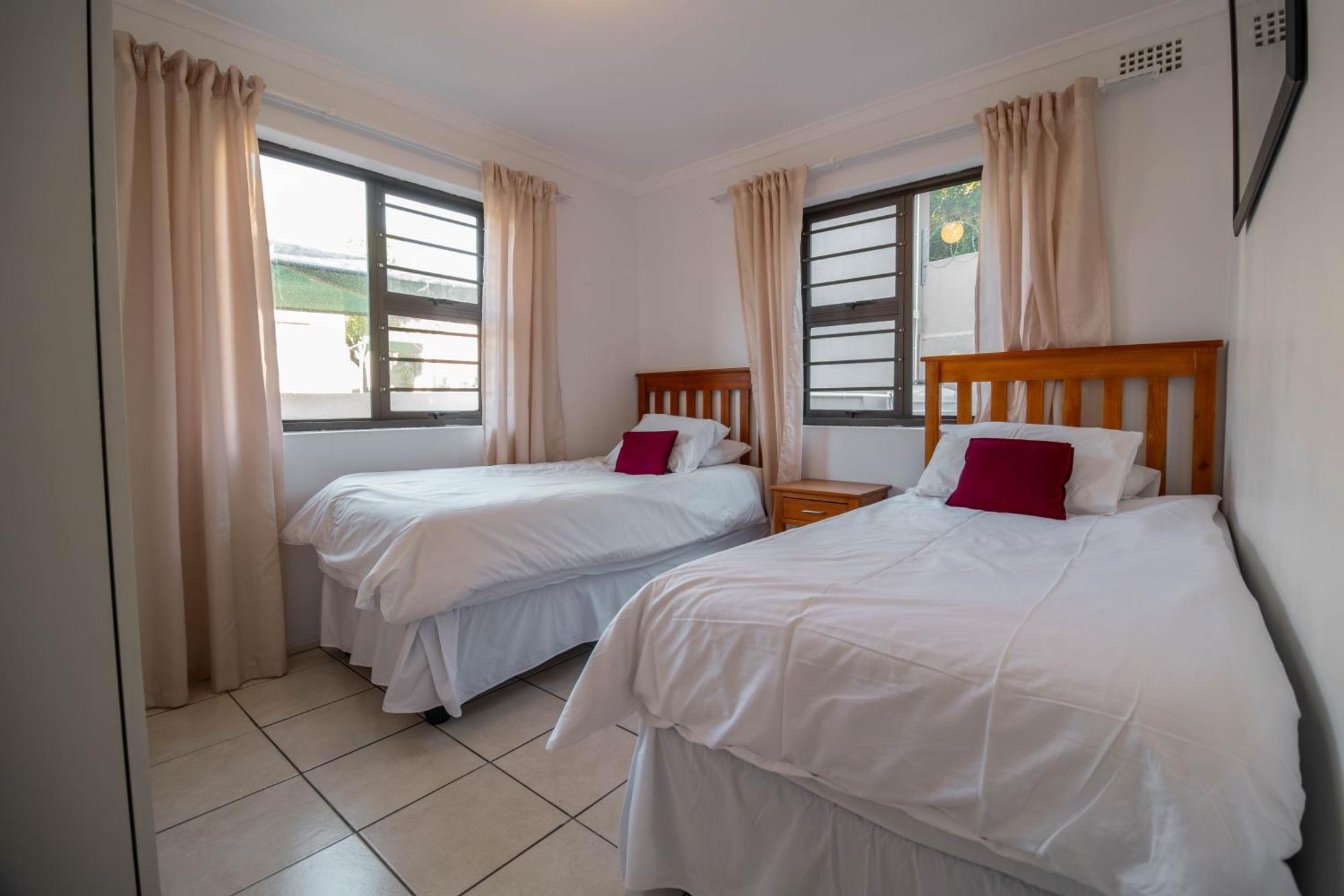 Broadway Self Catering Apartments Durbanville Buitenkant foto