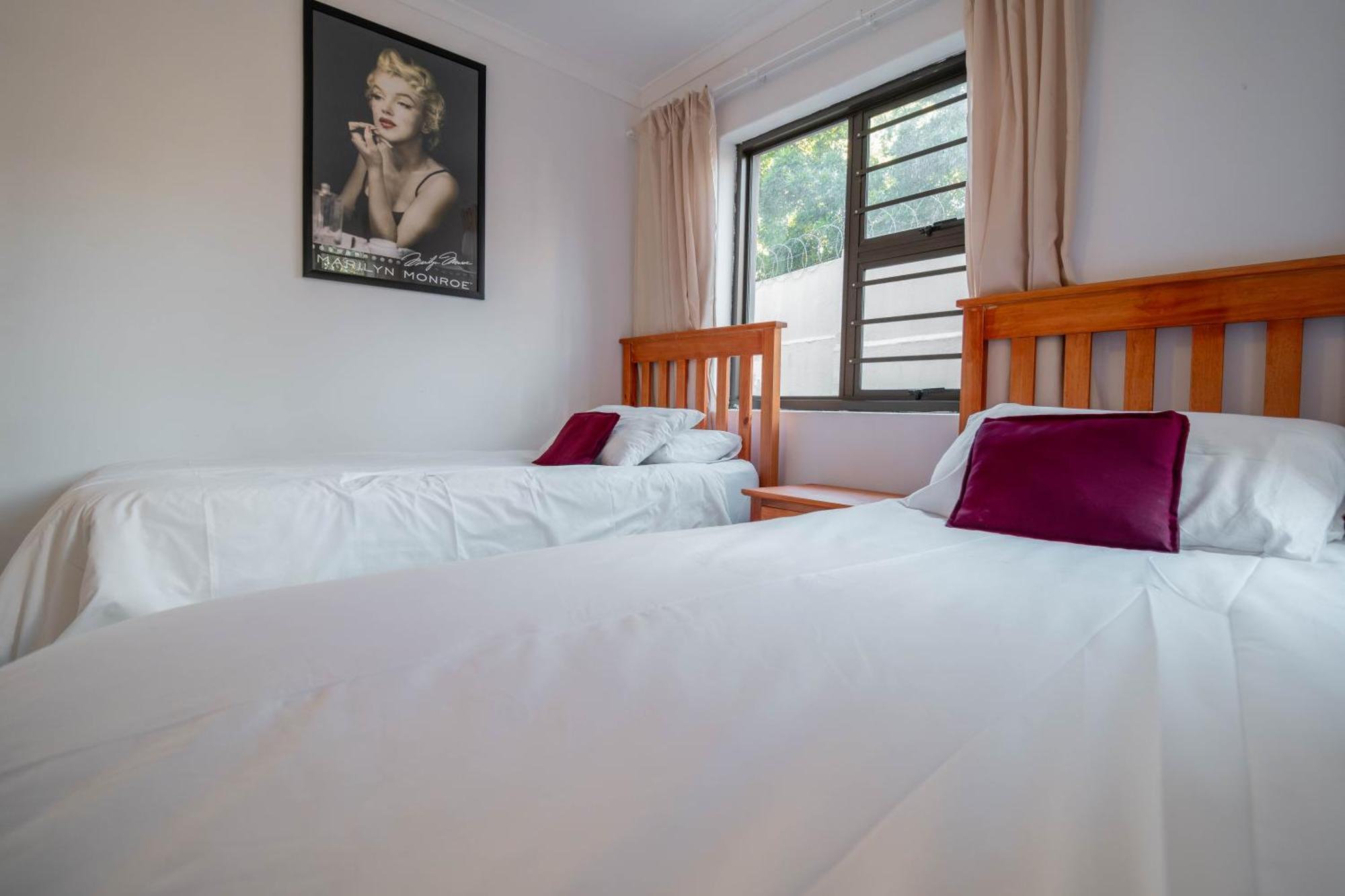 Broadway Self Catering Apartments Durbanville Buitenkant foto